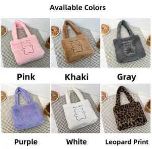 Collage de sacs cabas en peluche en six couleurs dont rose, blanc et imprimé léopard