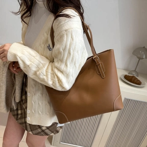 Bruine leren grote shopper tas met verstelbare bandjes voor dames in casual stijl