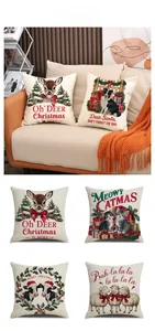 Detail von Weihnachts-Zierkissen mit Rentier-, Katzen- und Hundemotiven für das Sofa