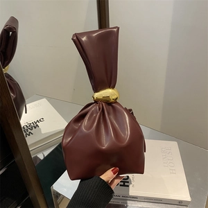 Sac Seau Plissé en Cuir PU pour Femmes Sac à Épaule Minimaliste Avec Boucle en Métal Doré Décorative Sac à Main Élégant Quotidien