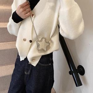 Mini borsa a tracolla a forma di stella con decorazioni di perle e catena d'argento