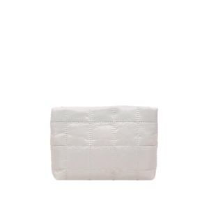 Minimalistische gebroken witte gewatteerde handtas met een stijlvol ruitontwerp