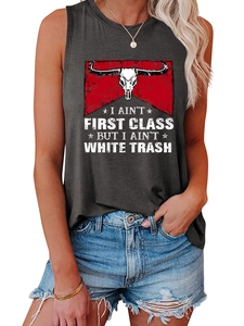 Vue détaillée du débardeur gris avec motif crâne de taureau rouge et slogan vintage