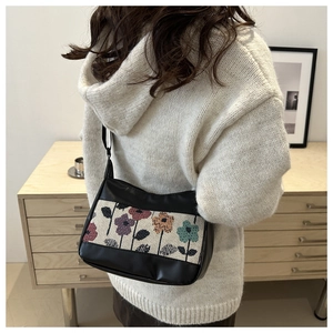 Chic floral tapestry tote bag in black PU leather and canvas, stylish shoulder bag for women