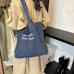 Grande borsa tote in denim blu scuro vintage con ricamo bianco e stile americano