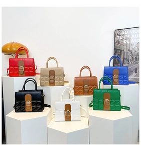 Détails des sacs à main motif crocodile avec boucles en D dorées en sept coloris