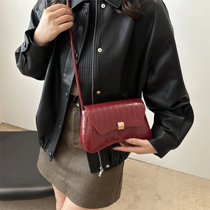 Retro burgundy crocodile embossed leather crossbody bag with elegant metal lock clasp