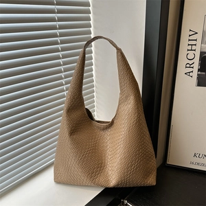 Women Woven PU Leather Shoulder Bag Large Capacity Hobo Tote Bag Minimalist Intrecciato Pattern Underarm Bag Daily Handbag