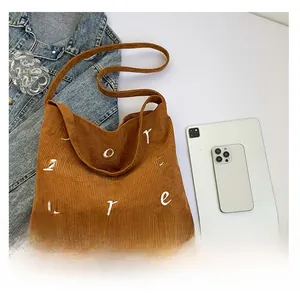 Sac fourre-tout en velours côtelé marron avec broderie Future et accessoires décontractés