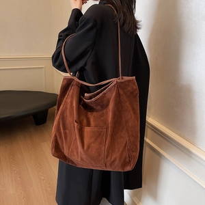 Retro brown suede tote bag for women with large capacity and minimalist outer pocket design