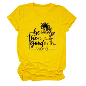 Détail du t-shirt jaune en coton avec imprimé tournesol et slogan positif inspirant