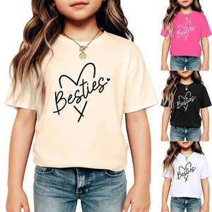 Détails des t-shirts enfant Besties avec cœur en beige, noir, rose et blanc