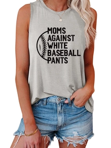 Details des grauen ärmellosen Tanktops mit Moms Against White Baseball Pants Slogan-Aufdruck
