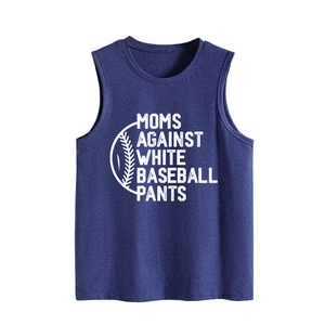 Detail von Dunkelblauem Tanktop mit dem Moms Against White Baseball Pants Slogan