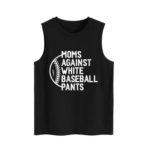 Detail des Moms Against White Baseball Pants Slogans auf schwarzem Tanktop