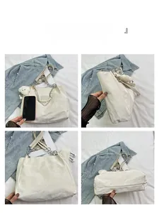 Détails du grand sac cabas en PU blanc avec chaîne de perles et charme nuage peluche