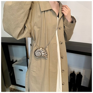 Detailed view of silver nautilus-shaped metal mini shell bag with elegant snake chain