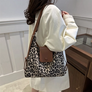 Retro leopard print tote bag with brown leather straps for stylish daily commuting