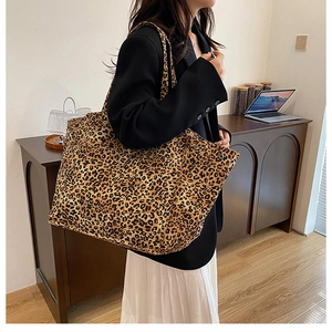 Detail view of the vintage leopard print tote bag with side metal snap closure mechanism