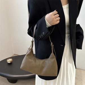 Sac à bandoulière croissant rétro marron foncé pour femme au design minimaliste