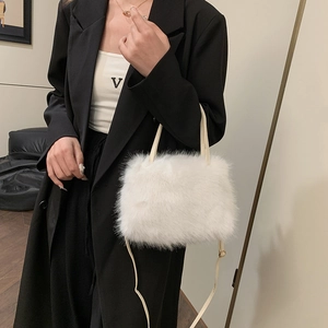 Petit sac à main en fausse fourrure blanche avec bandoulière réglable pour femme