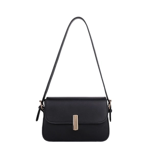 Klassische schwarze Schultertasche mit Magnetklappe und goldener rechteckiger Schnalle