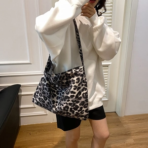 Large leopard print tote bag for women, stylish leopard pattern shoulder shopping bag