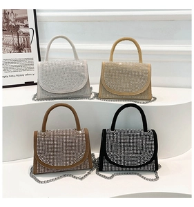 Mini-Handtaschen mit Strasssteinen in Silber, Beige, Braun und Schwarz mit Metallkette
