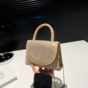 Funkelnde Strass-Umhängetasche mit festem Griff und silberner Kette in Beige-Optik