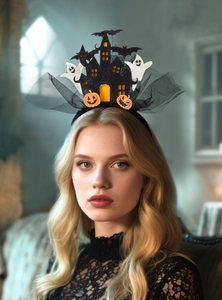 Détail du serre-tête d'Halloween avec château, fantôme blanc et citrouille sur modèle