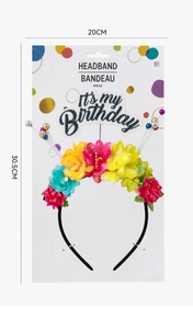 Détail du serre-tête floral avec perles colorées et slogan à paillettes argentées
