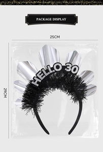 Verpackungsdisplay des 30. Geburtstag Haarreifs mit 25x29cm Maßen auf weißem Hintergrund