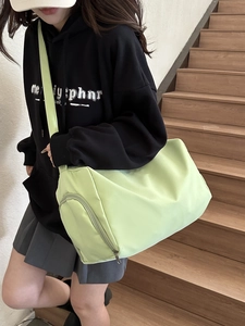 Grand sac bandoulière cylindrique vert citron en nylon pour sport et loisirs