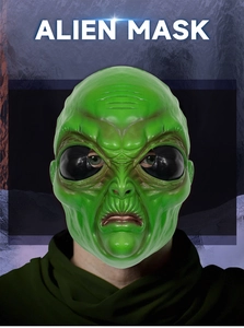 Dettaglio della maschera da alieno verde in lattice con rughe realistiche e grandi occhi neri