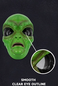 Dettaglio della maschera da alieno verde in lattice con trama liscia e occhi definiti