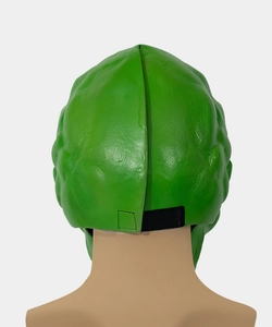 Vista posteriore dettagliata della maschera aliena in lattice verde con cinturino velcro