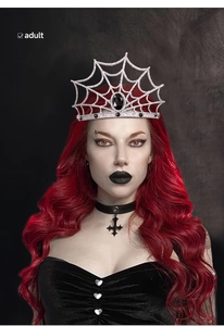 Detalle de corona plateada con telarañas y gemas negras para disfraz de Halloween
