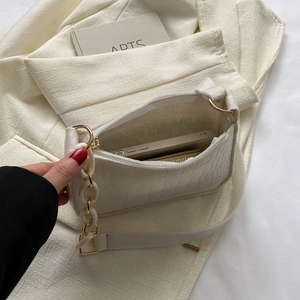 Vue intérieure du sac sous l'aisselle en relief crocodile blanc avec grande capacité