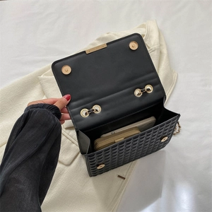 Borsa a tracolla trapuntata nera con capiente interno per cellulare e portafoglio