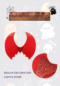 Dettaglio delle ali da diavolo rosse con paillettes per Halloween ed effetto luce