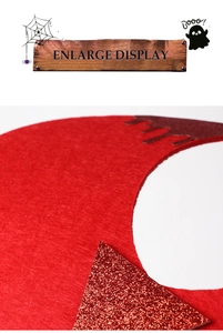 Dettaglio dell'accessorio di Halloween in feltro rosso con paillettes e inserti in tessuto