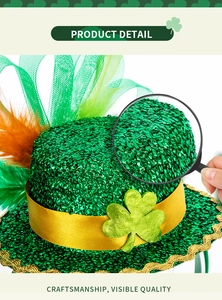 Détail d'un mini chapeau de la Saint-Patrick avec paillettes vertes et plumes orange