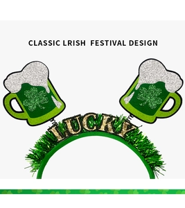 Détail du serre-tête Saint-Patrick avec lettres Lucky et décoration de chope de bière