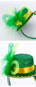 Détail du mini haut-de-forme à paillettes vertes St. Patrick avec trèfle et plumes