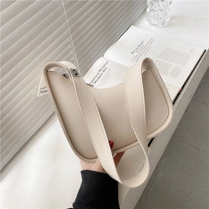 Minimalistische cremeweiße halbmondförmige Schultertasche aus hochwertigem Kunstleder