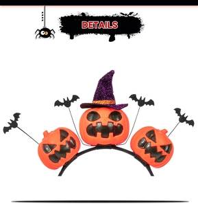 Detail van Halloween haarband met oranje pompoen, paarse heksenhoed en zwarte vleermuizen