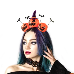 Halloween hoofdband met oranje pompoenen, heksenhoed en zwarte vleermuizen op een model