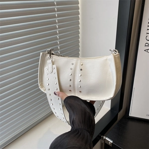 Sac Baguette À Rivets Pour Femmes Sous Les Bras Cuir PU Rétro Punk Streetwear Sac À Épaule Sac À Bandoulière Petit Sac Carré