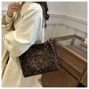 Detail of leopard print tote bag with stylish gold chain and leather shoulder strap