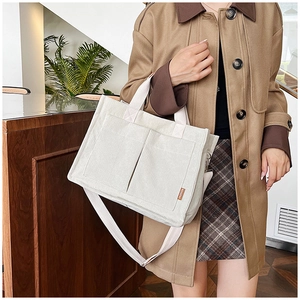 Borsa tote minimalista in velluto a coste crema con doppie tasche e tracolla regolabile